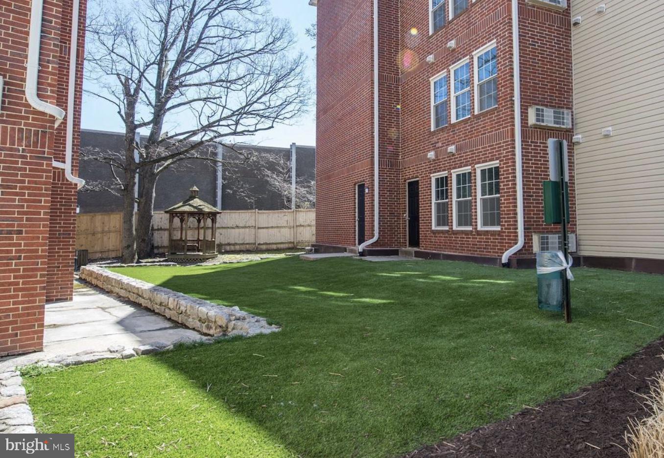 POINTE AT PARK CENTER - Residential