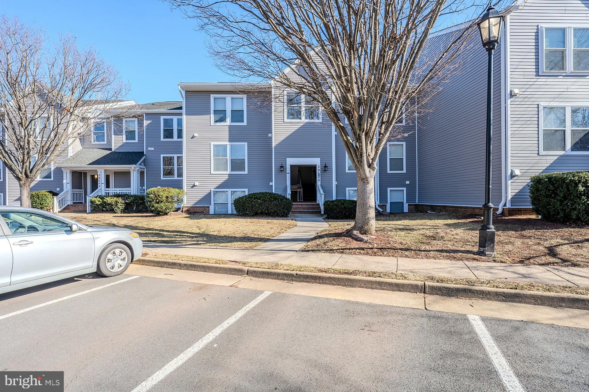 LAKESHORE CONDO - Residential