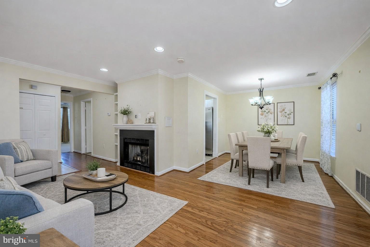 LAKESHORE CONDO - Residential