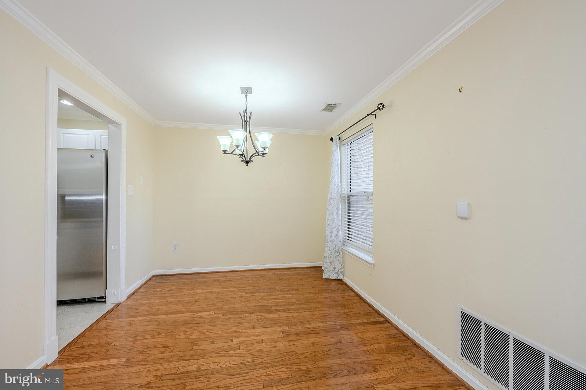 LAKESHORE CONDO - Residential