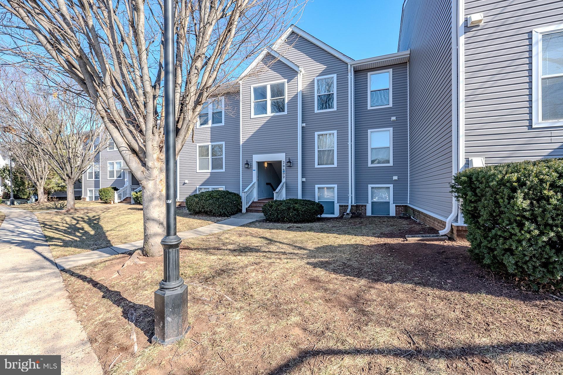 LAKESHORE CONDO - Residential