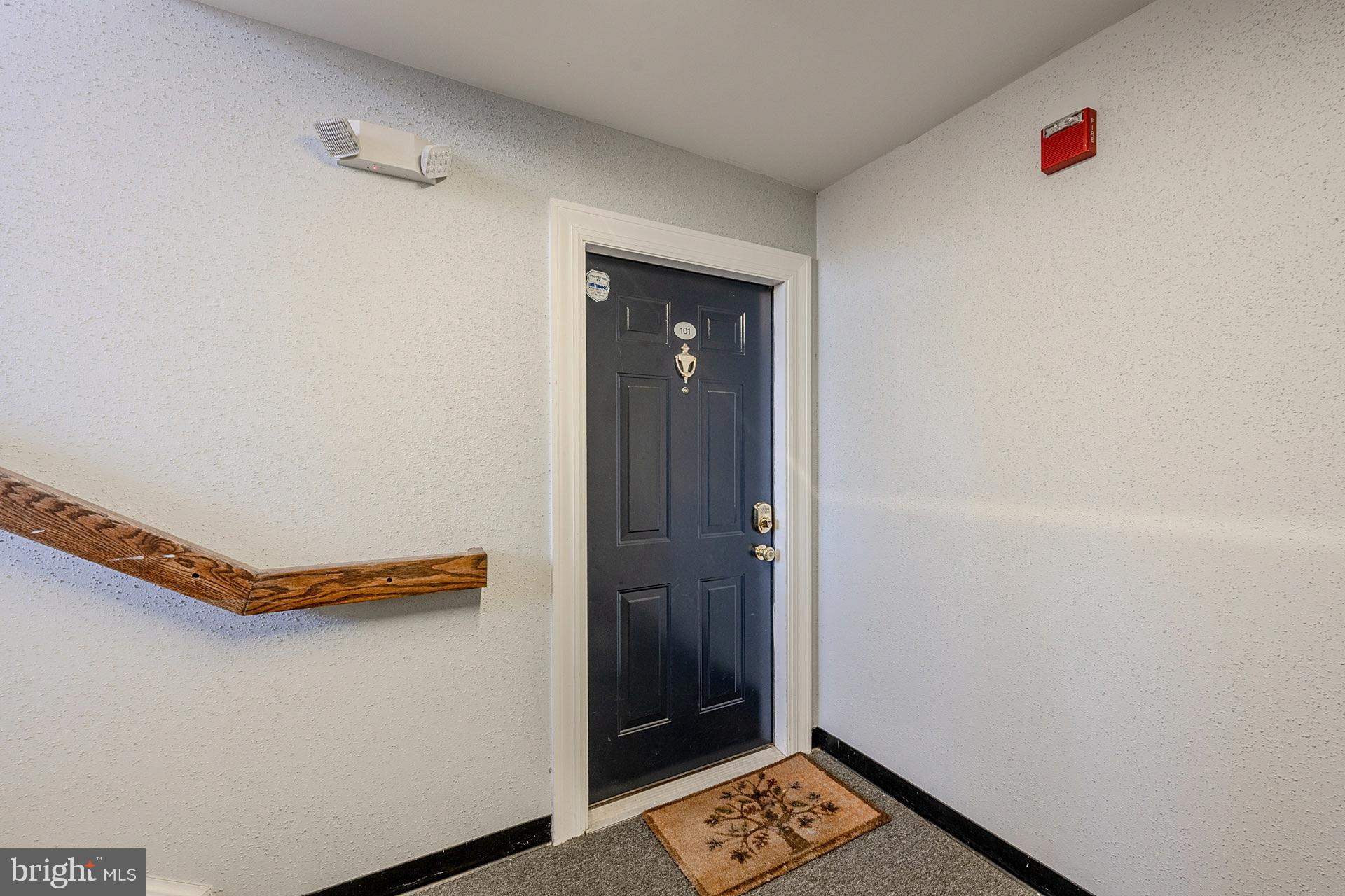 LAKESHORE CONDO - Residential