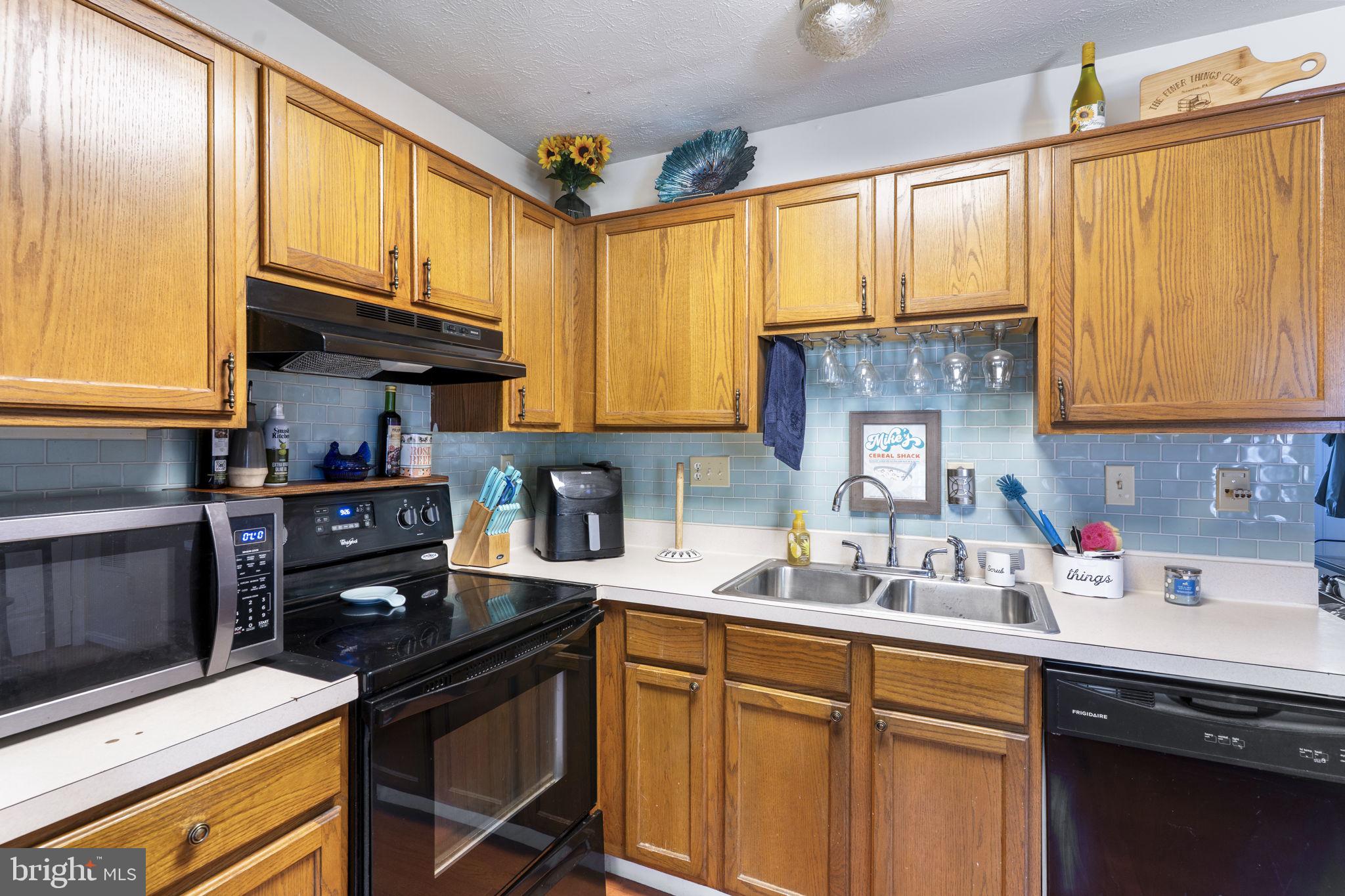 THE TOWNES AT WESTBURY - Residential