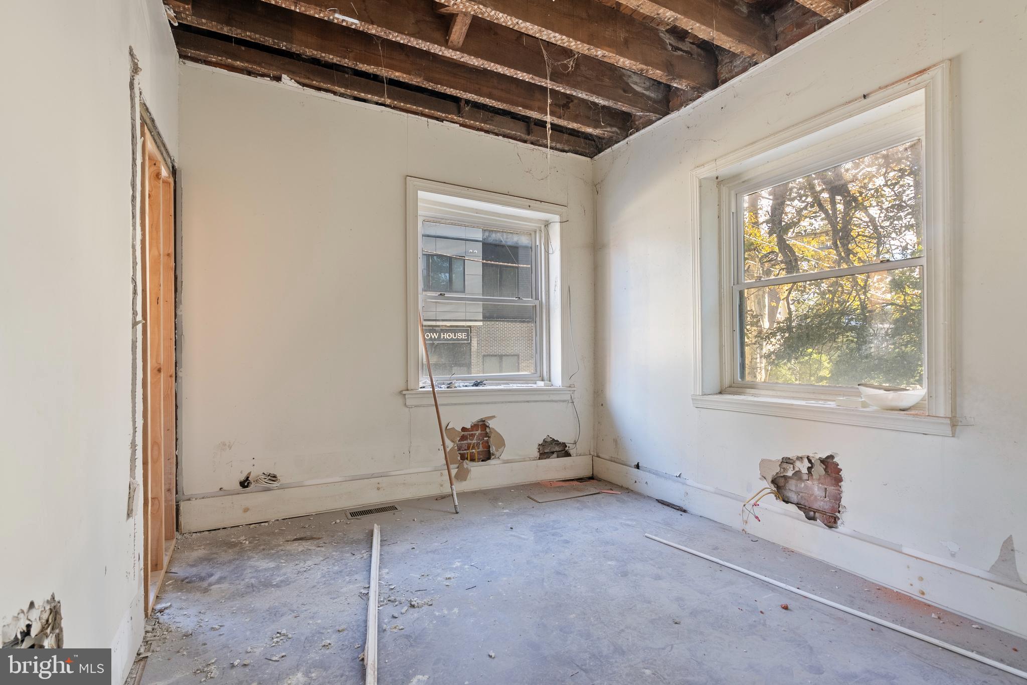 GERMANTOWN (WEST) - Commercial Sale