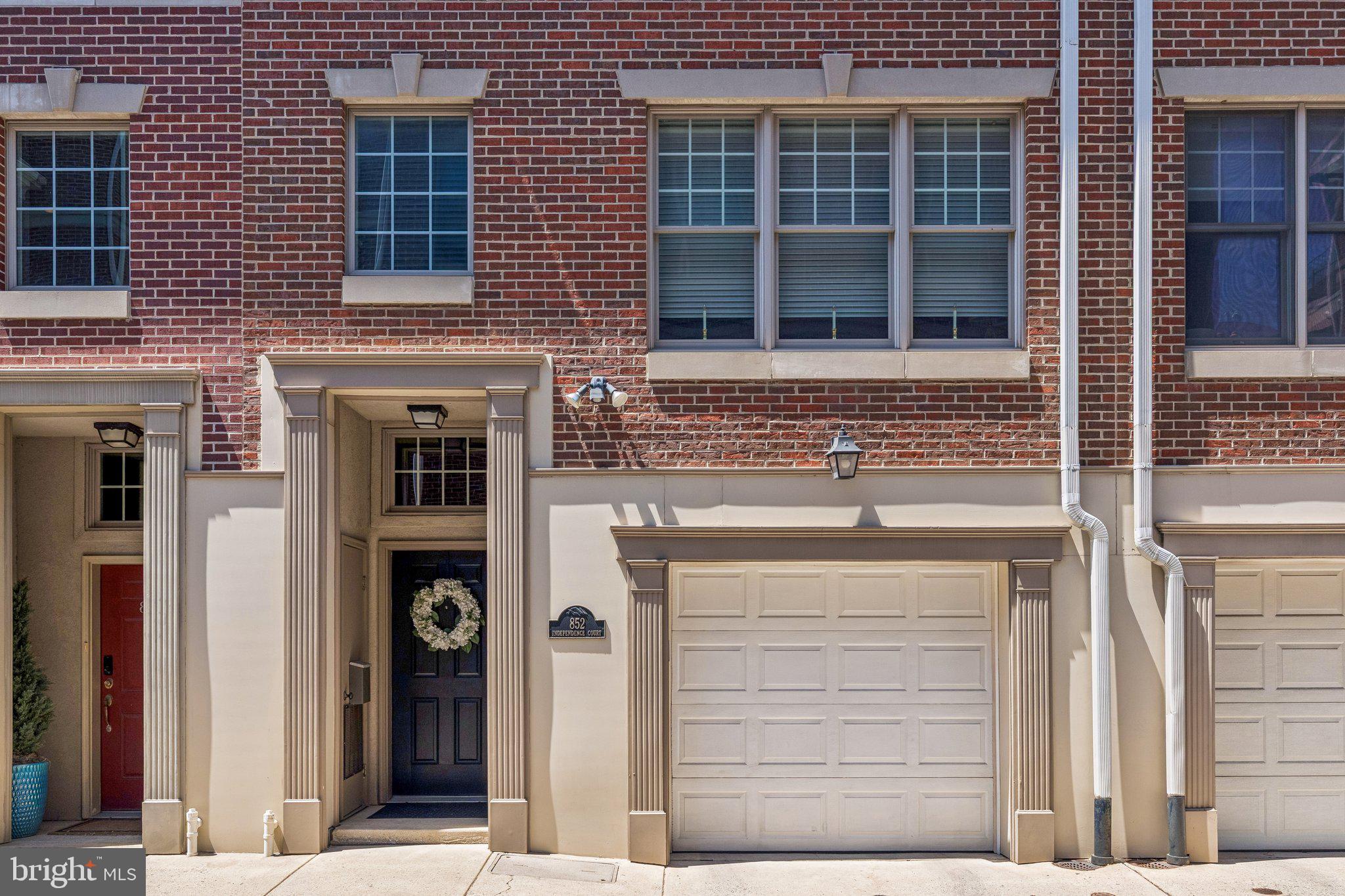 QUEEN VILLAGE - Residential