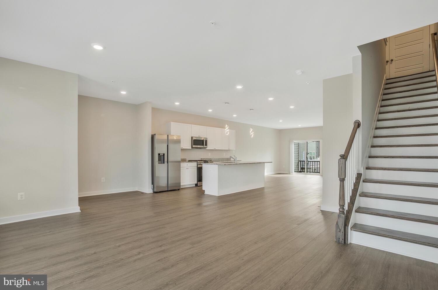 SOUTH LAKES OFFICE - Residential