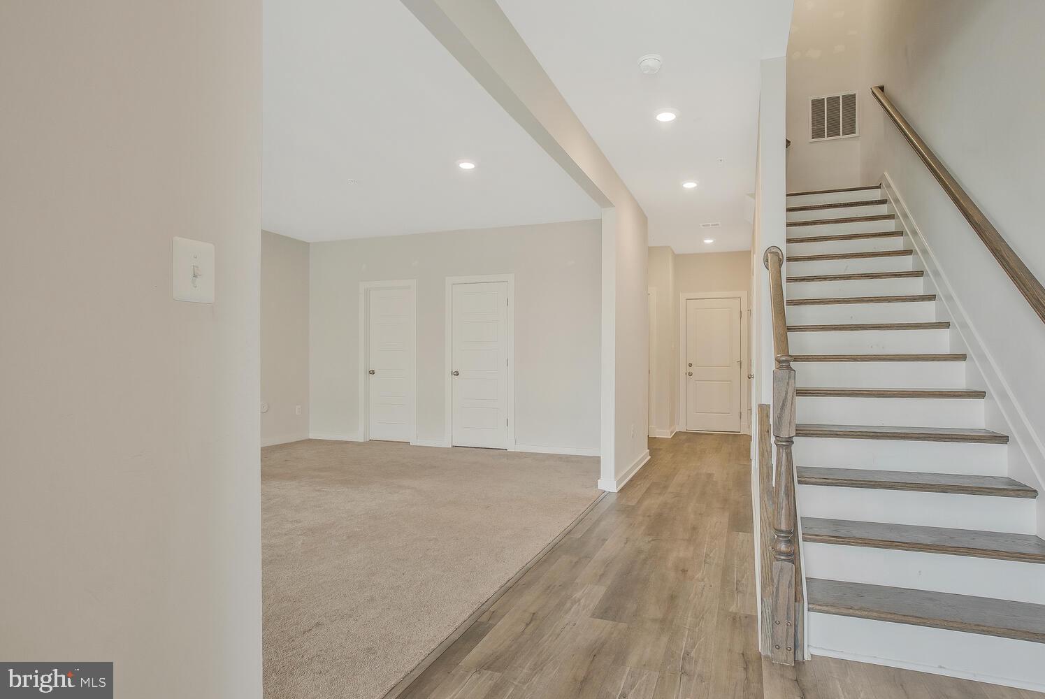SOUTH LAKES OFFICE - Residential