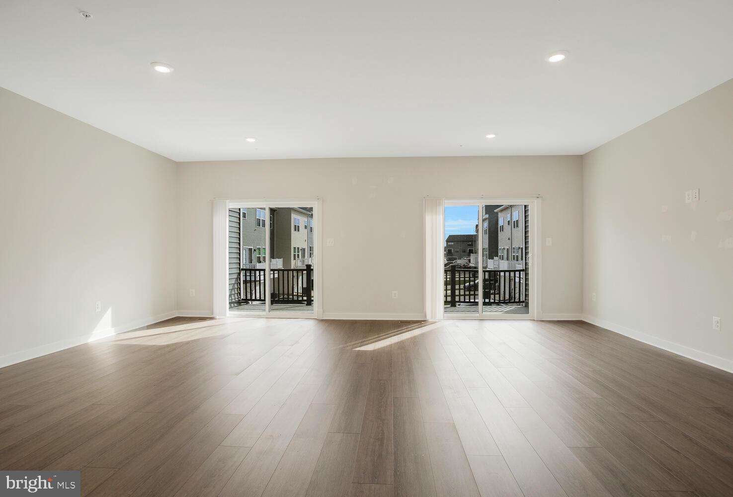 SOUTH LAKES OFFICE - Residential