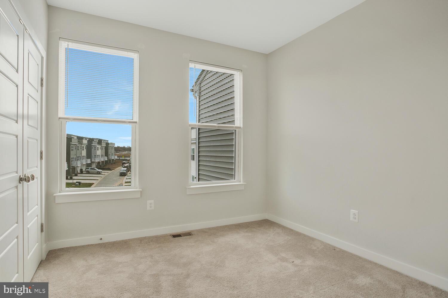 SOUTH LAKES OFFICE - Residential