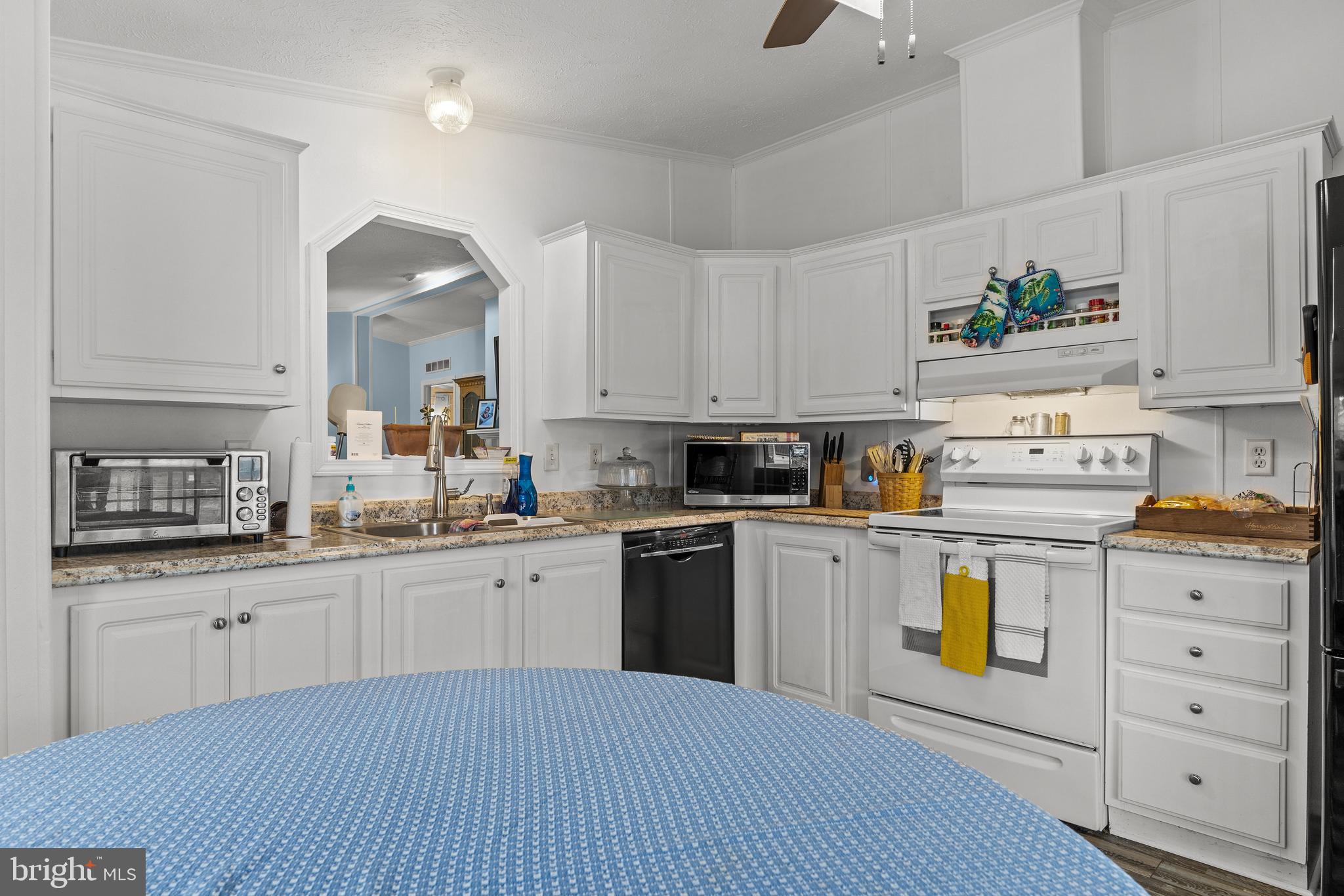 POTNETS LAKESIDE - Residential