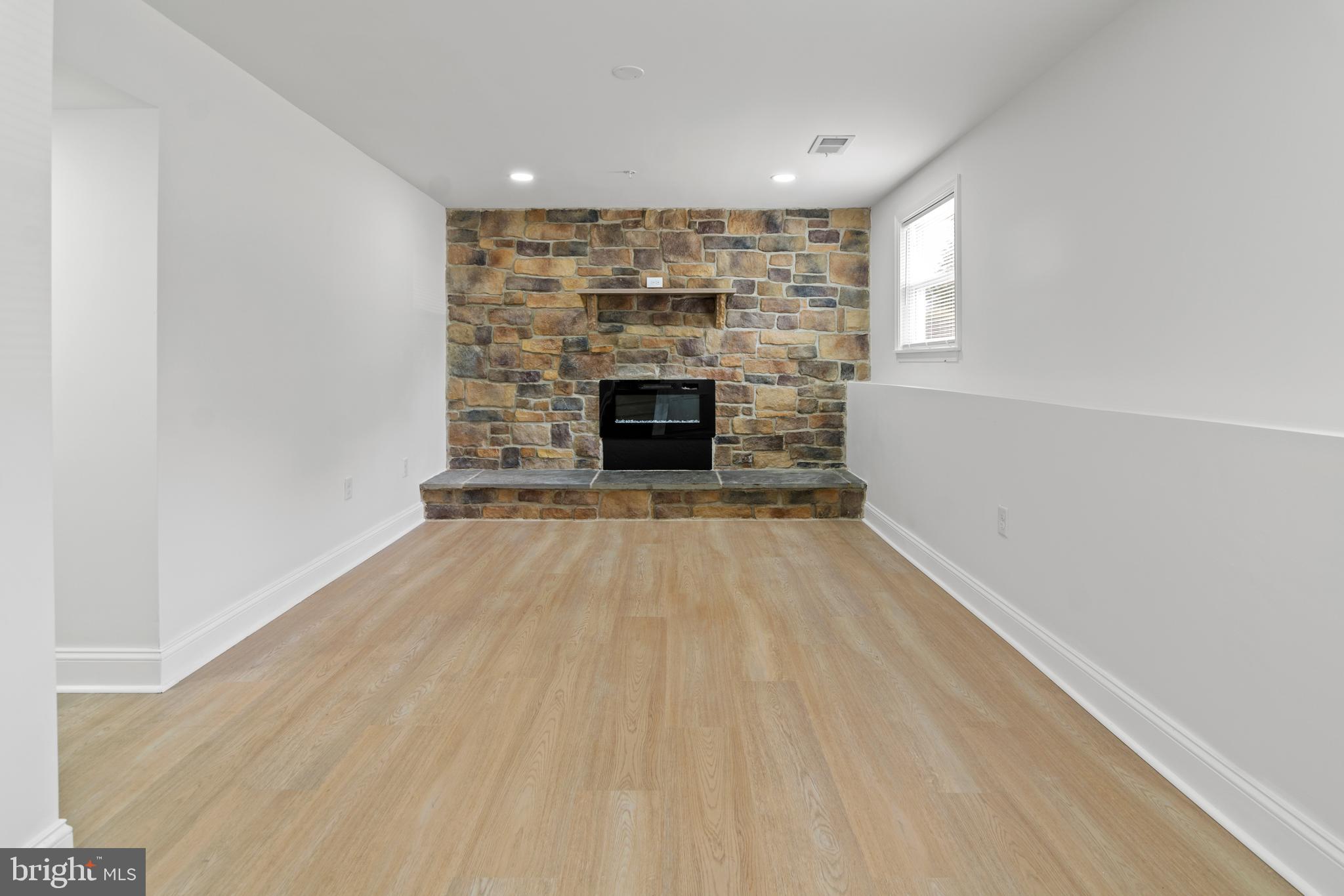 KNIGHTSBRIDGE - Residential
