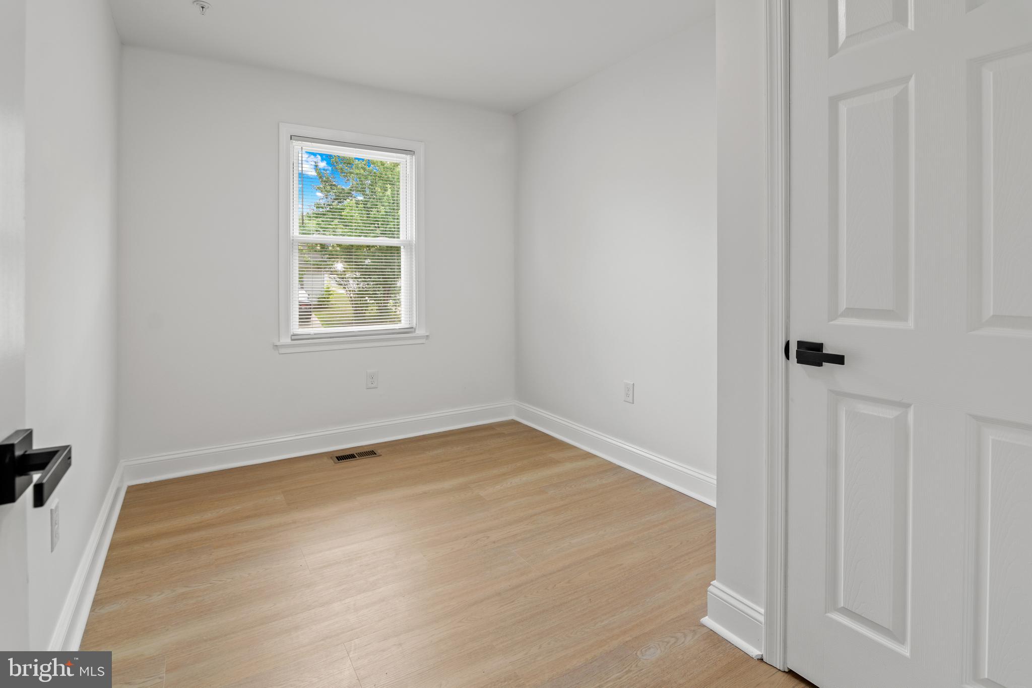 KNIGHTSBRIDGE - Residential