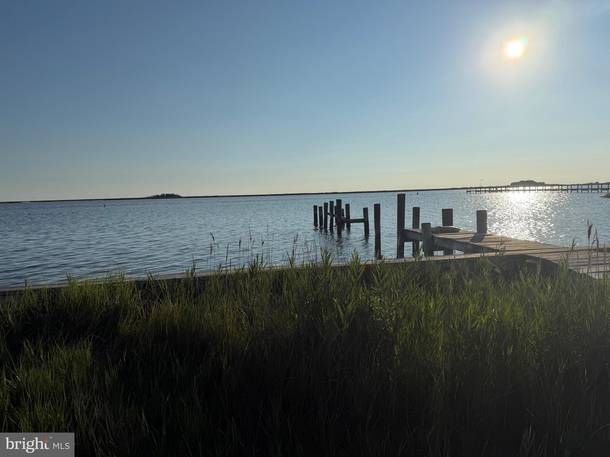 SMITH ISLAND - Land