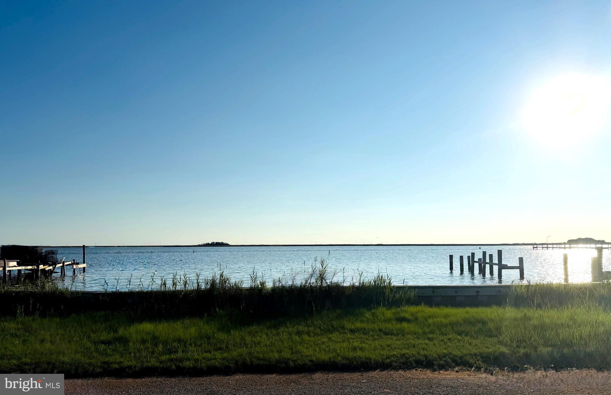 SMITH ISLAND - Land