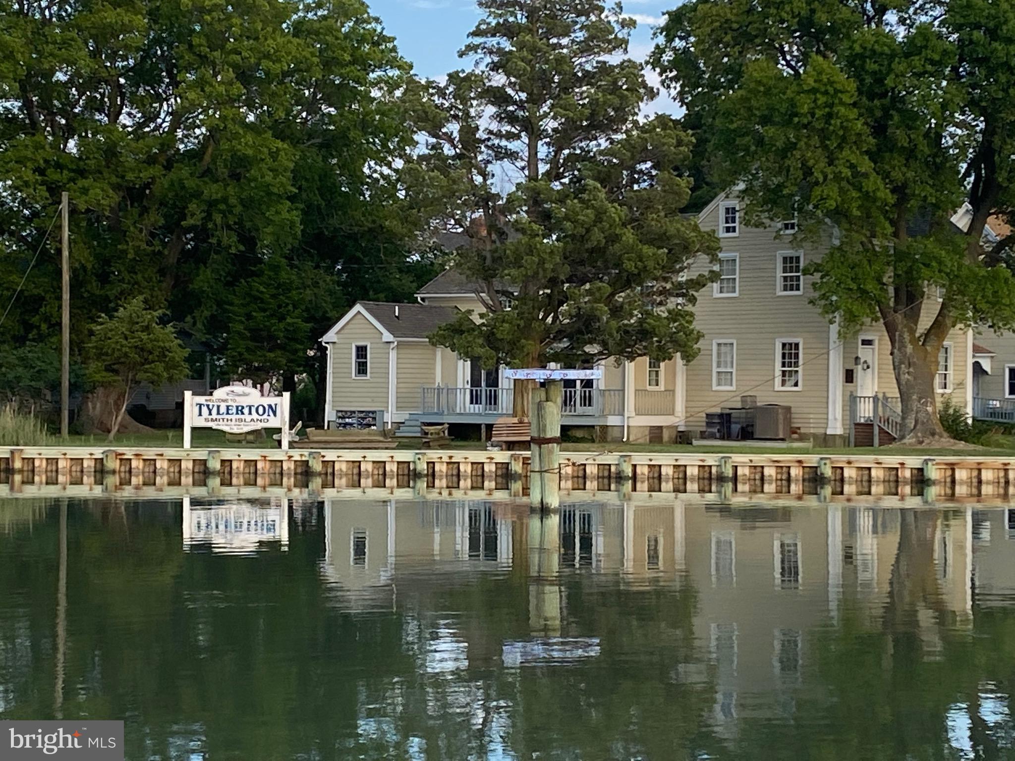 SMITH ISLAND - Land