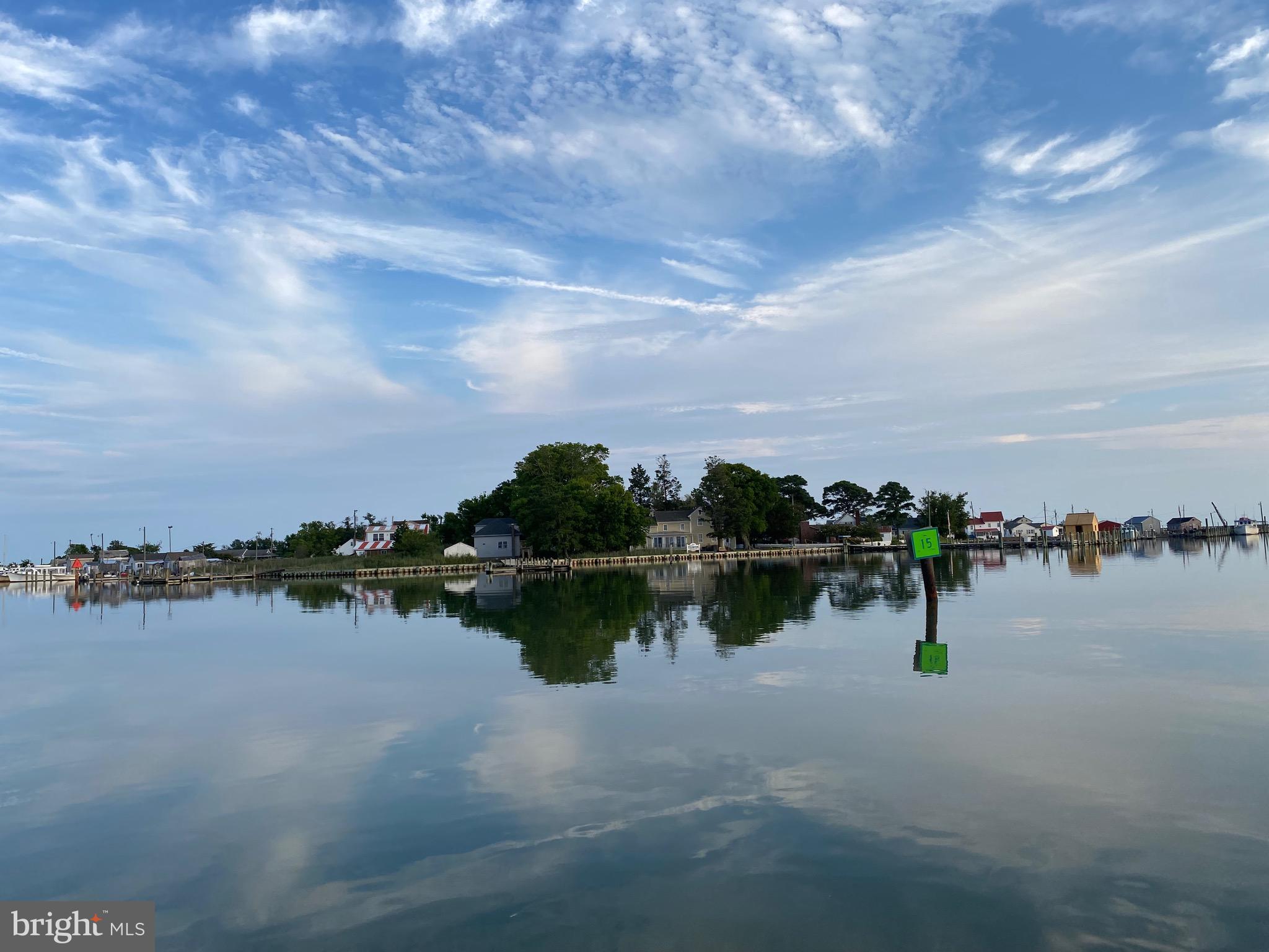 SMITH ISLAND - Land