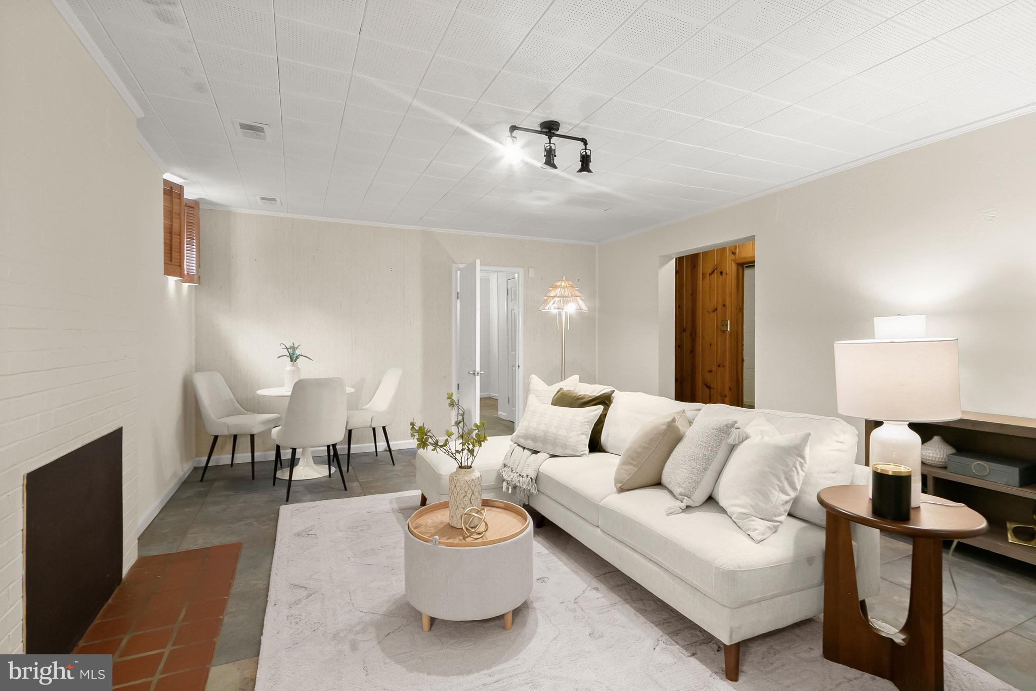 SOMERSET - Residential
