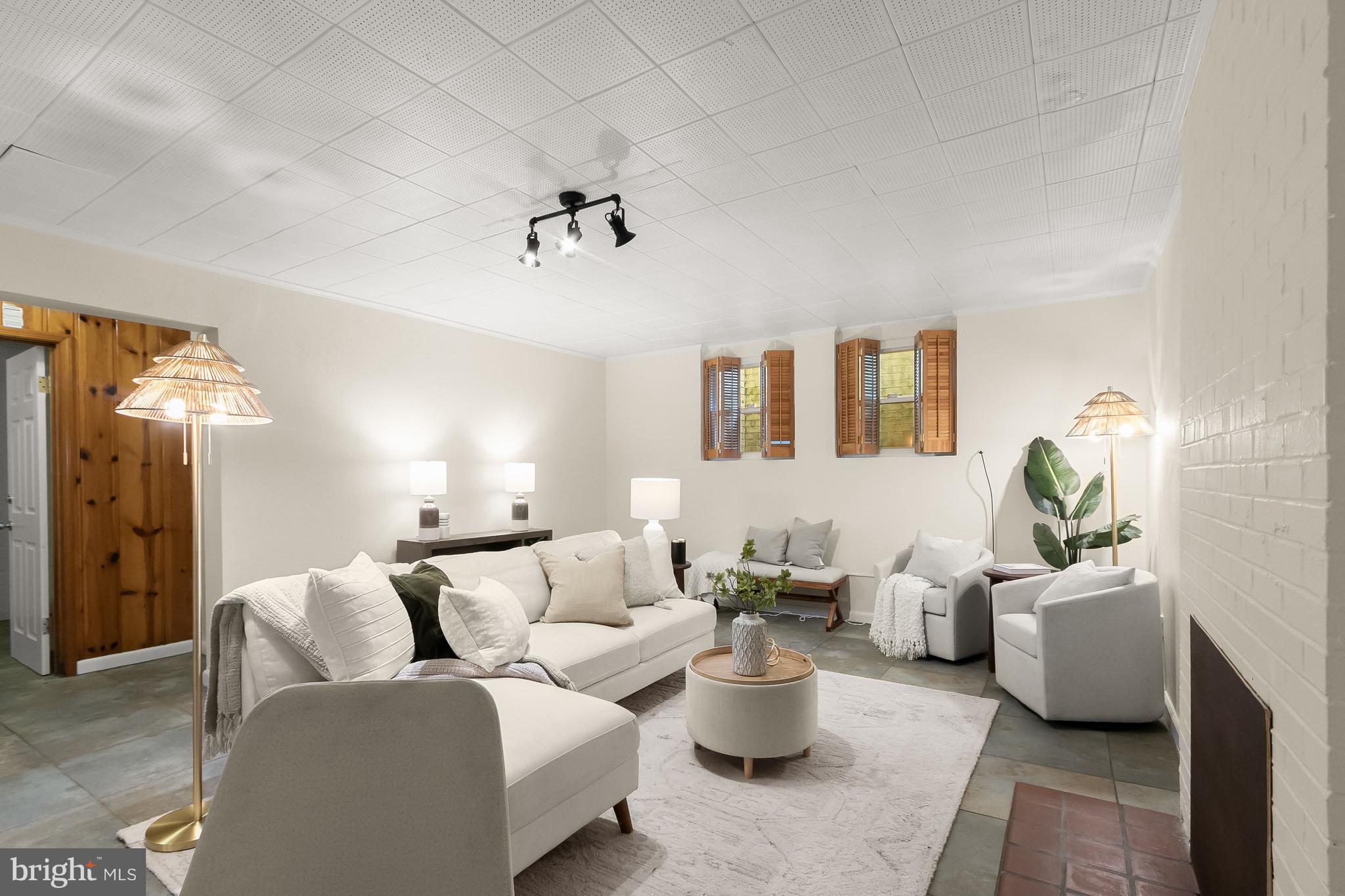SOMERSET - Residential