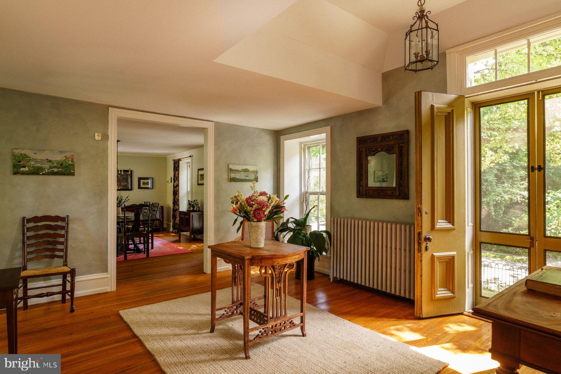 CHESTNUT HILL - Residential