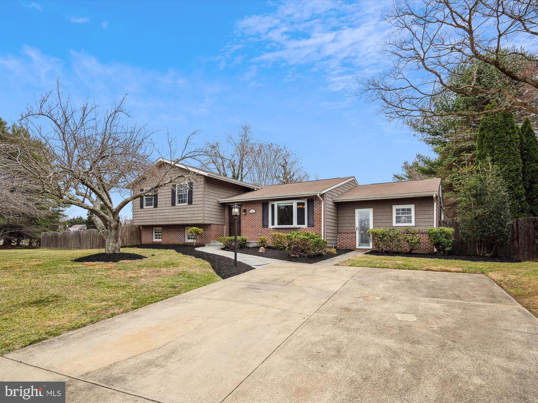 ROLLING HILLS - Residential