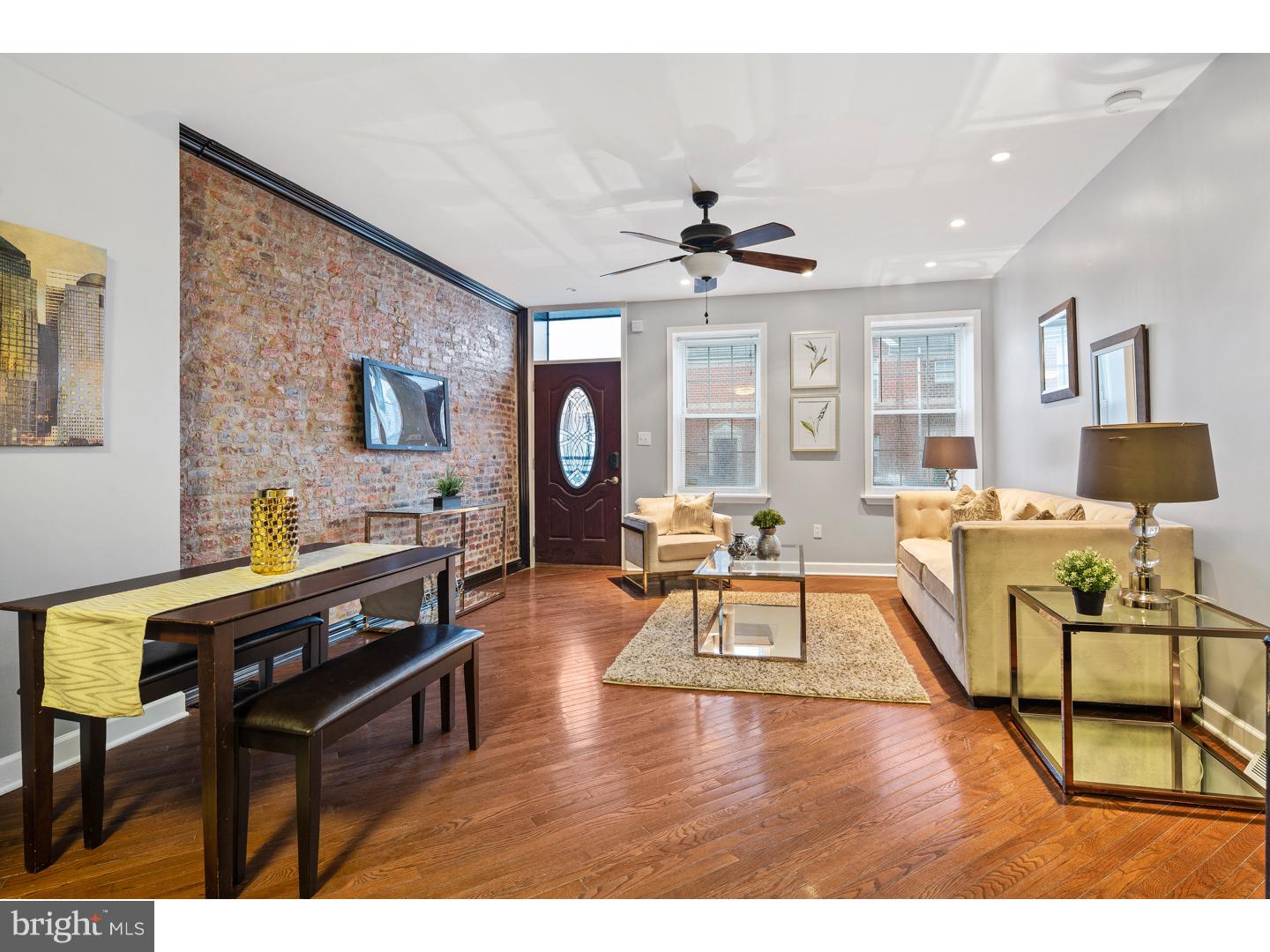 QUEEN VILLAGE - Residential