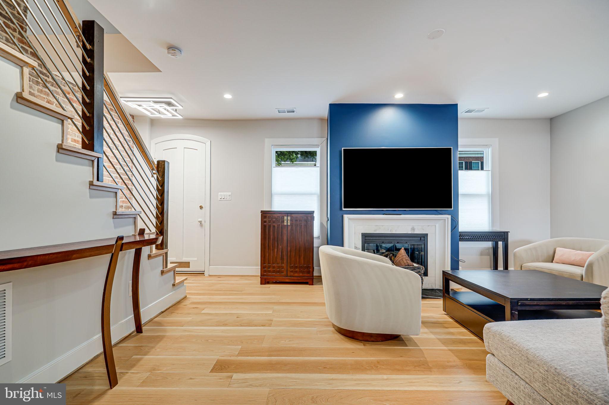 OLD TOWN ALEXANDRIA - Residential