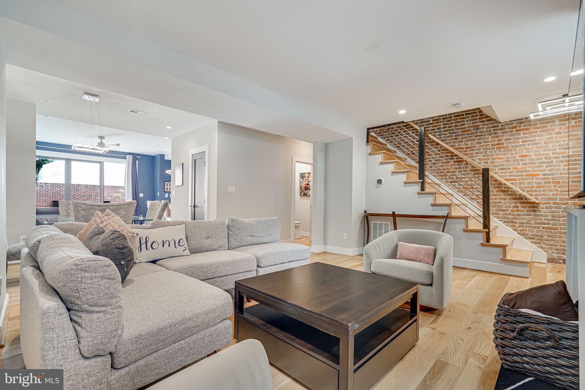 OLD TOWN ALEXANDRIA - Residential