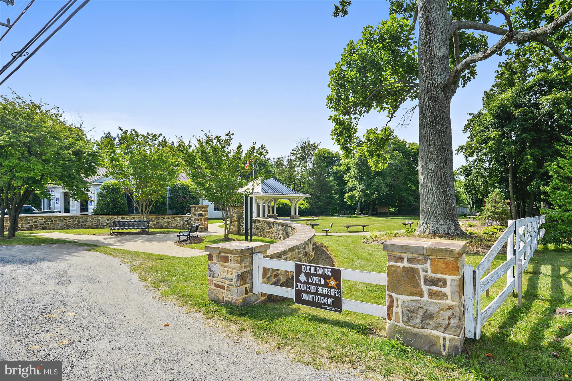 ROUND HILL - Residential