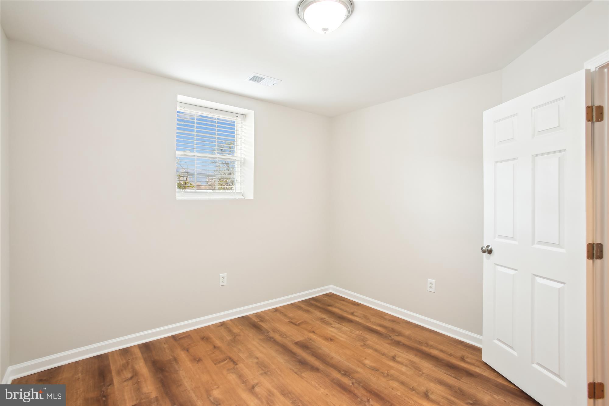 ROUND HILL - Residential
