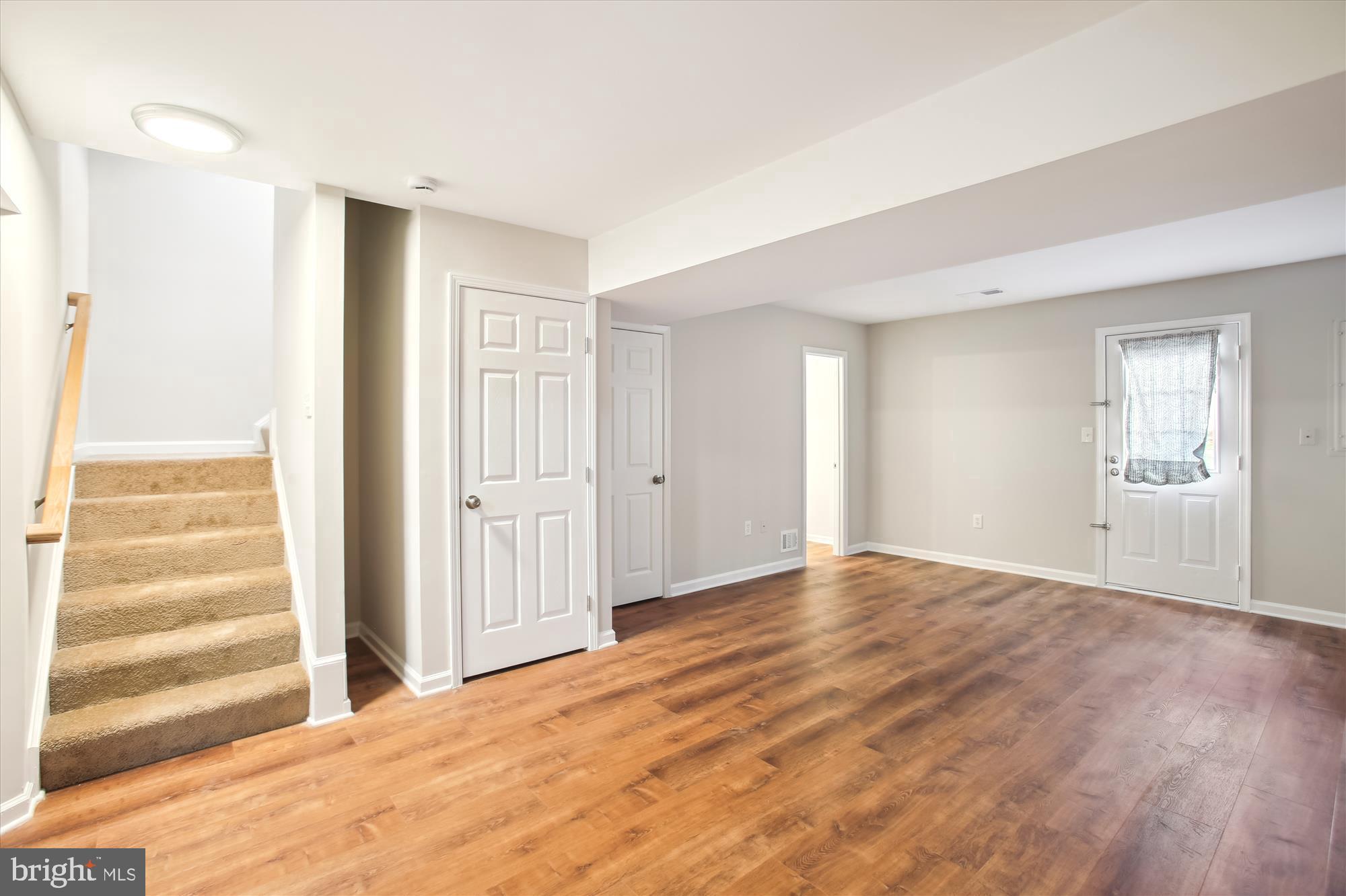 ROUND HILL - Residential
