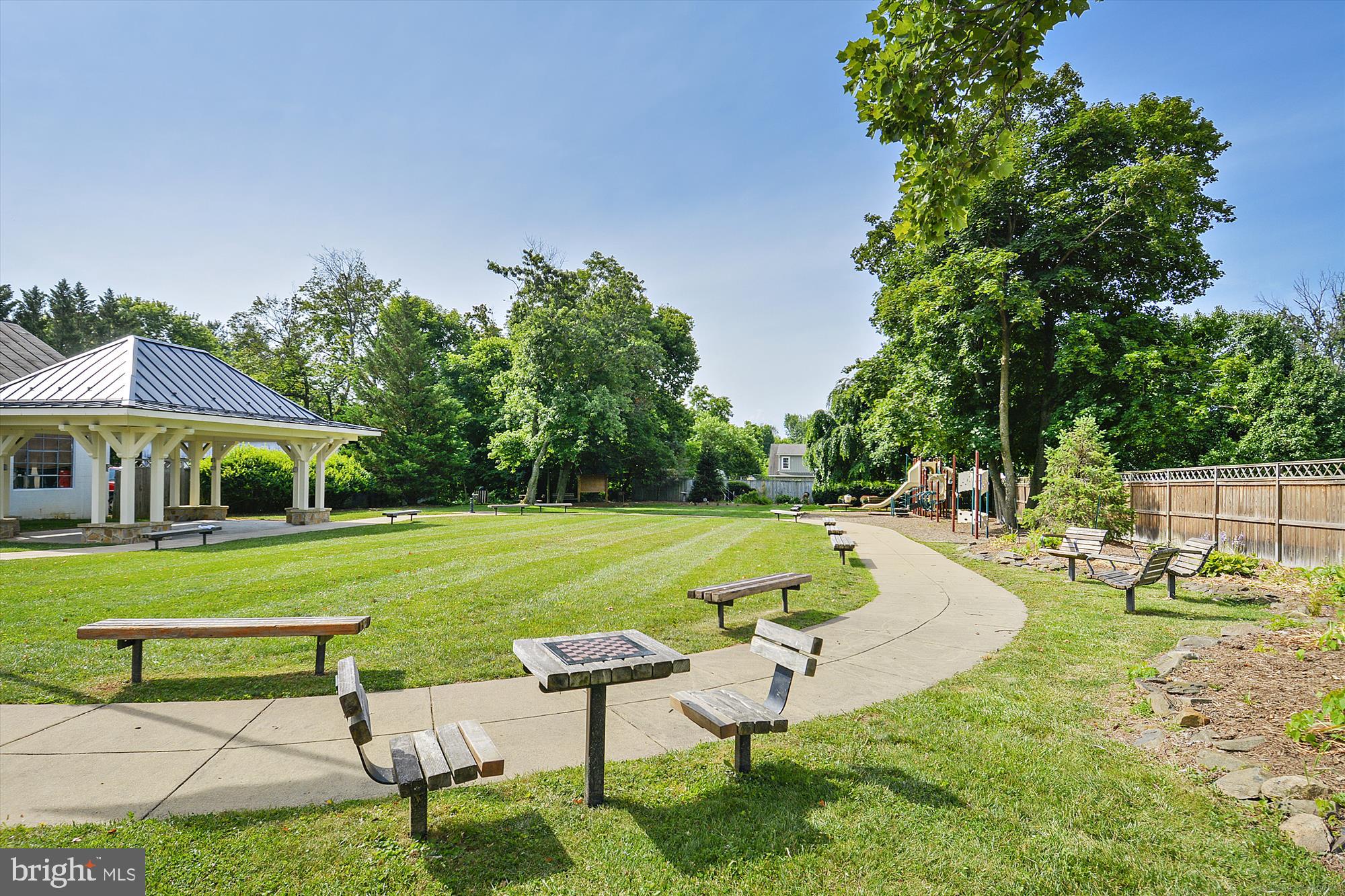 ROUND HILL - Residential