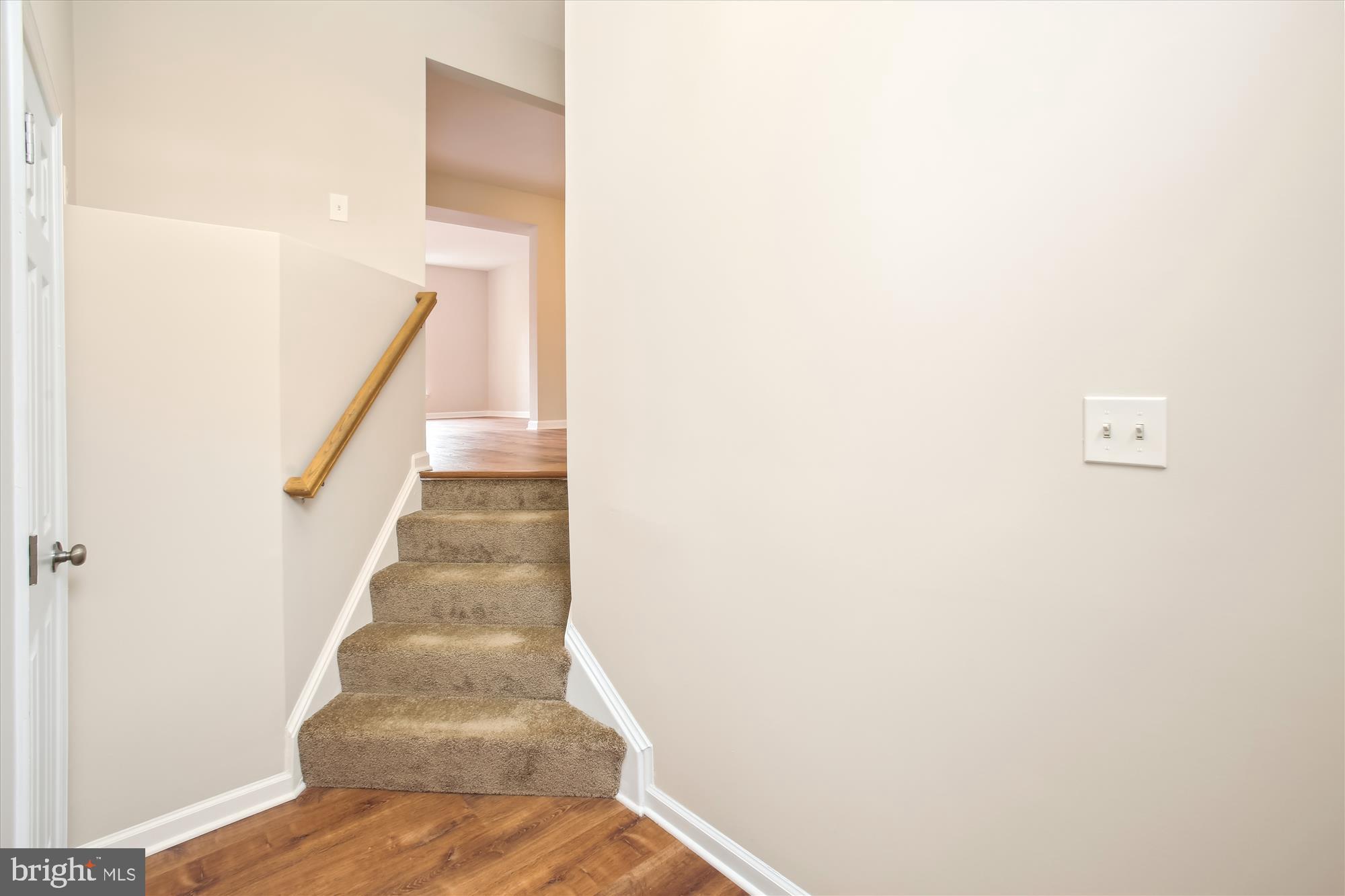 ROUND HILL - Residential