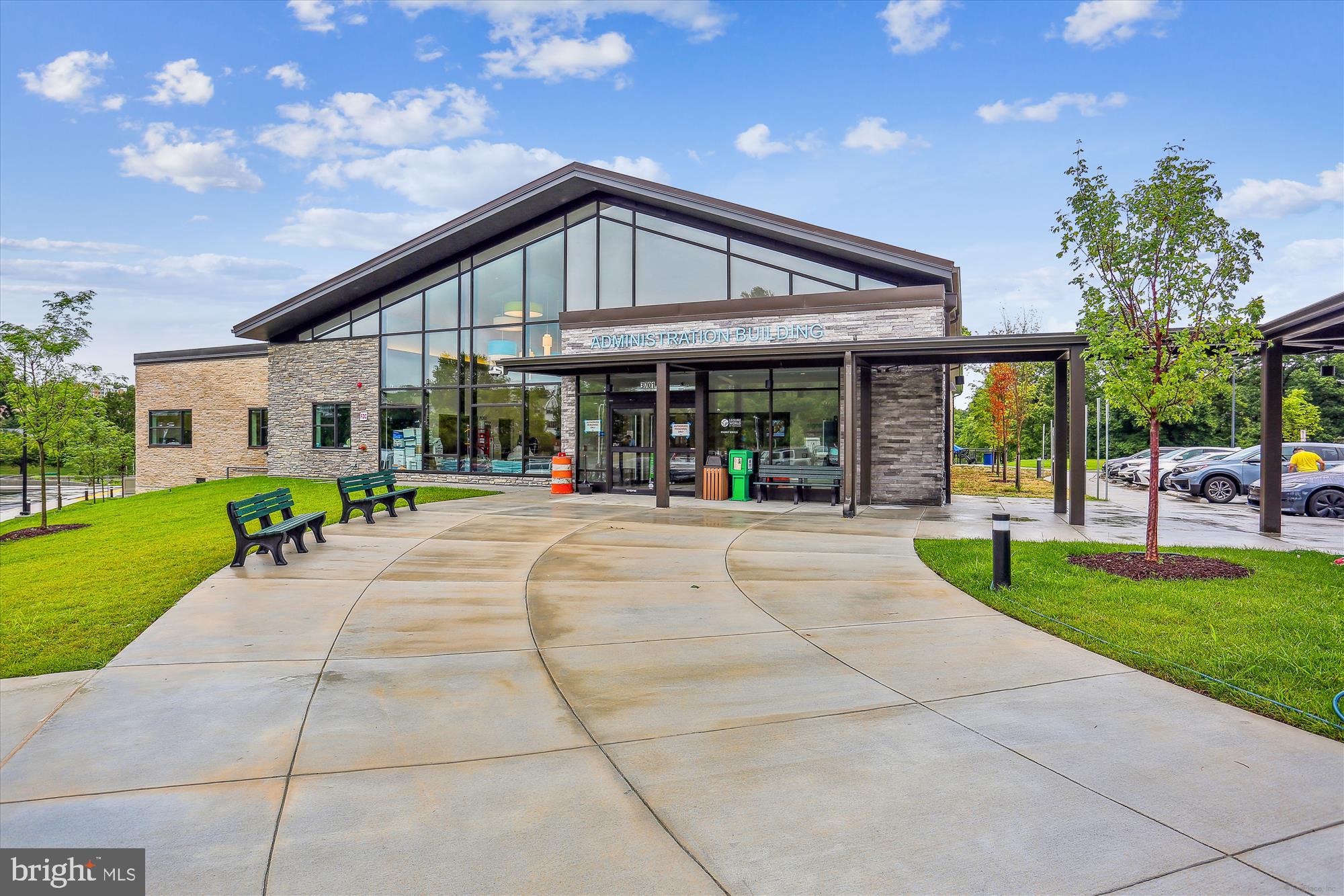 TURNBERRY COURTS AT LEIS - Residential