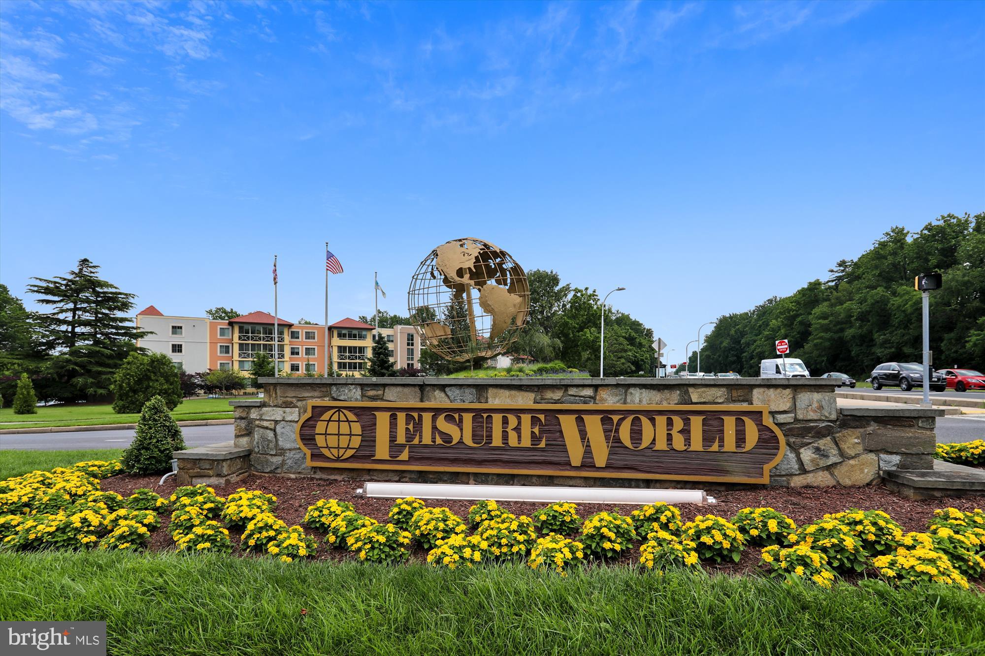 TURNBERRY COURTS AT LEIS - Residential