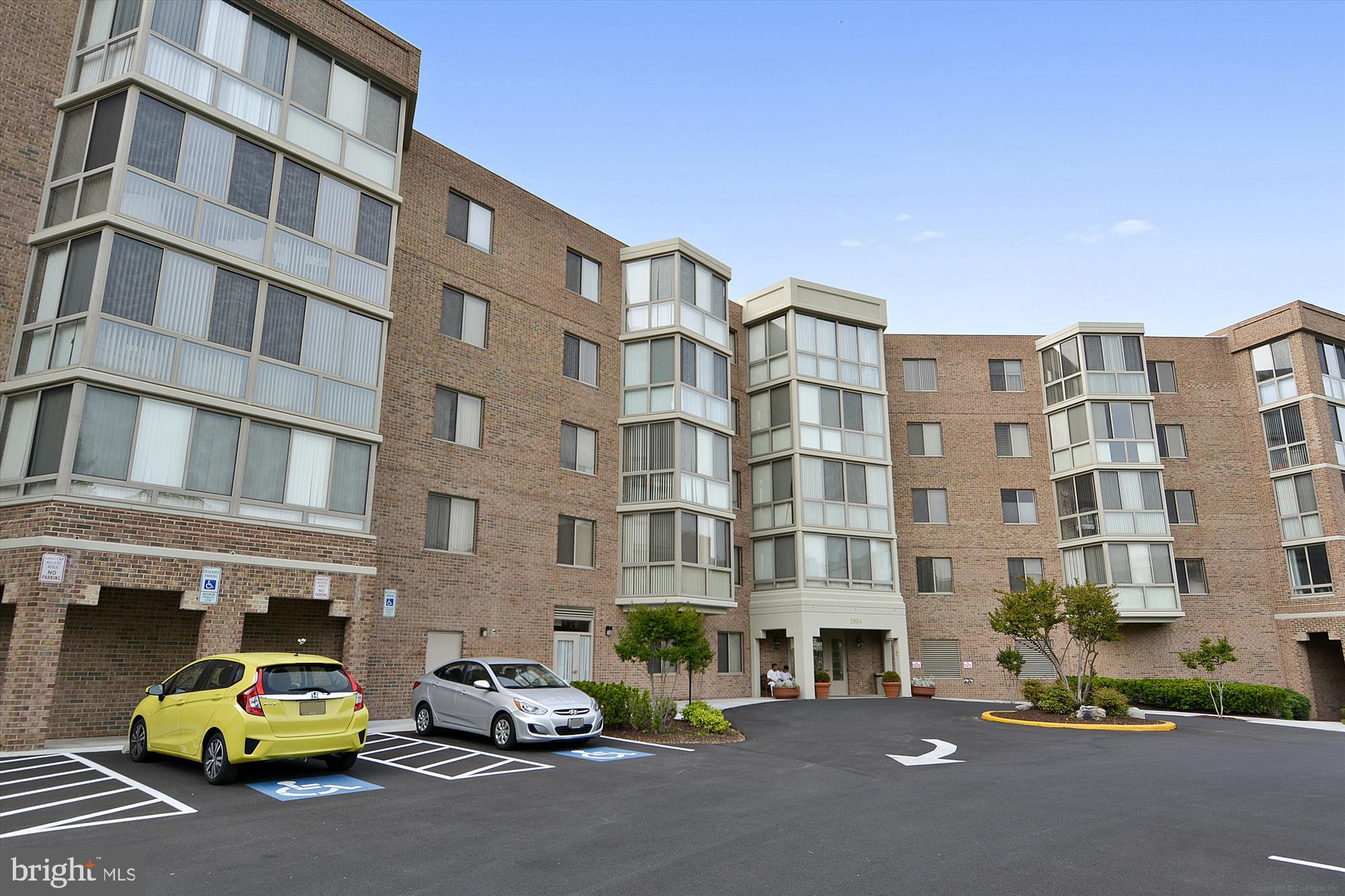 TURNBERRY COURTS AT LEIS - Residential