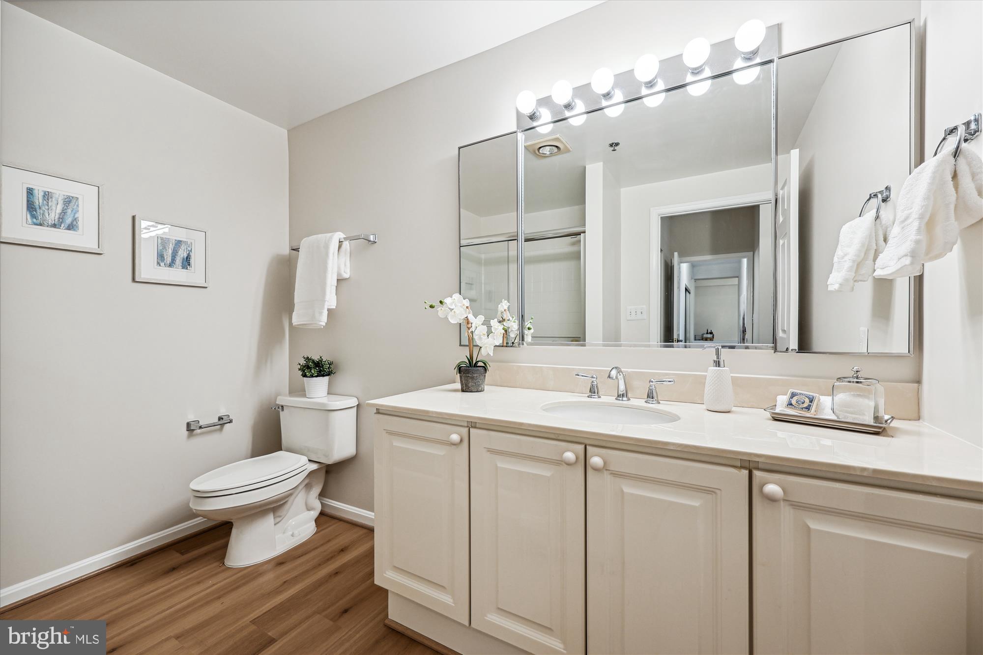 TURNBERRY COURTS AT LEIS - Residential
