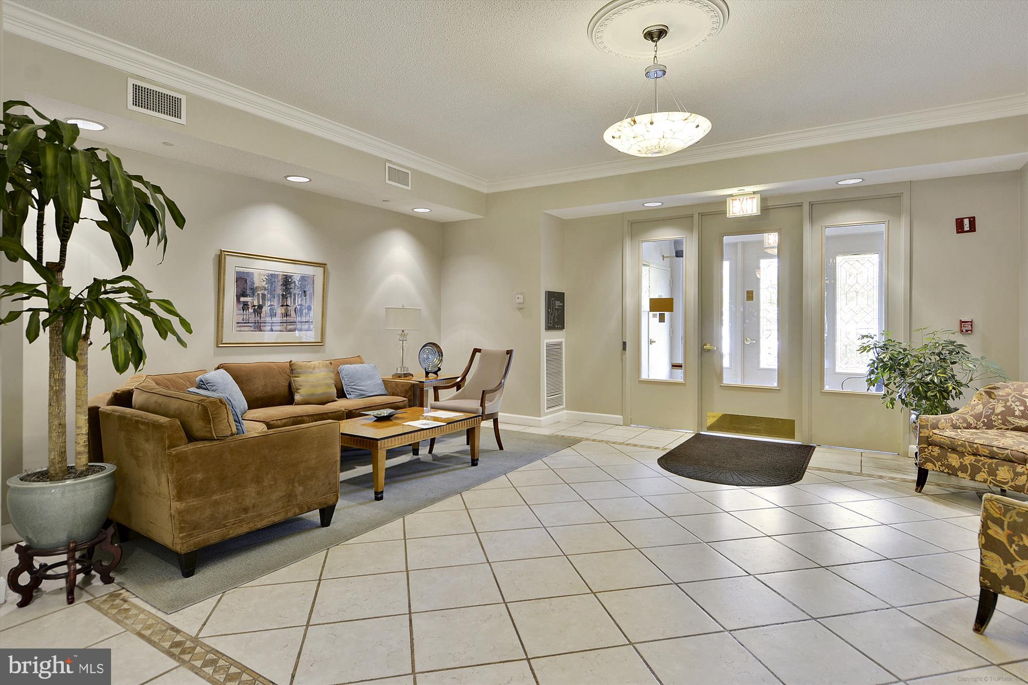 TURNBERRY COURTS AT LEIS - Residential