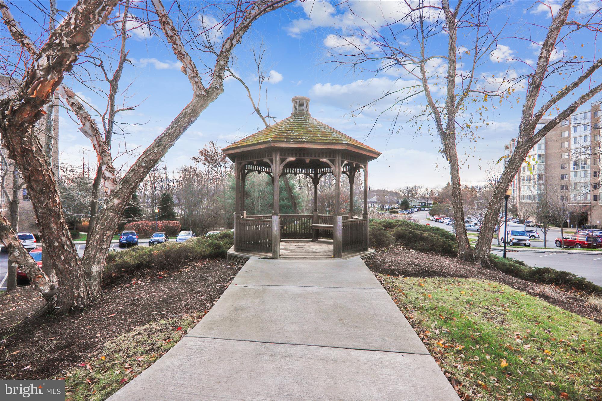 TURNBERRY COURTS AT LEIS - Residential