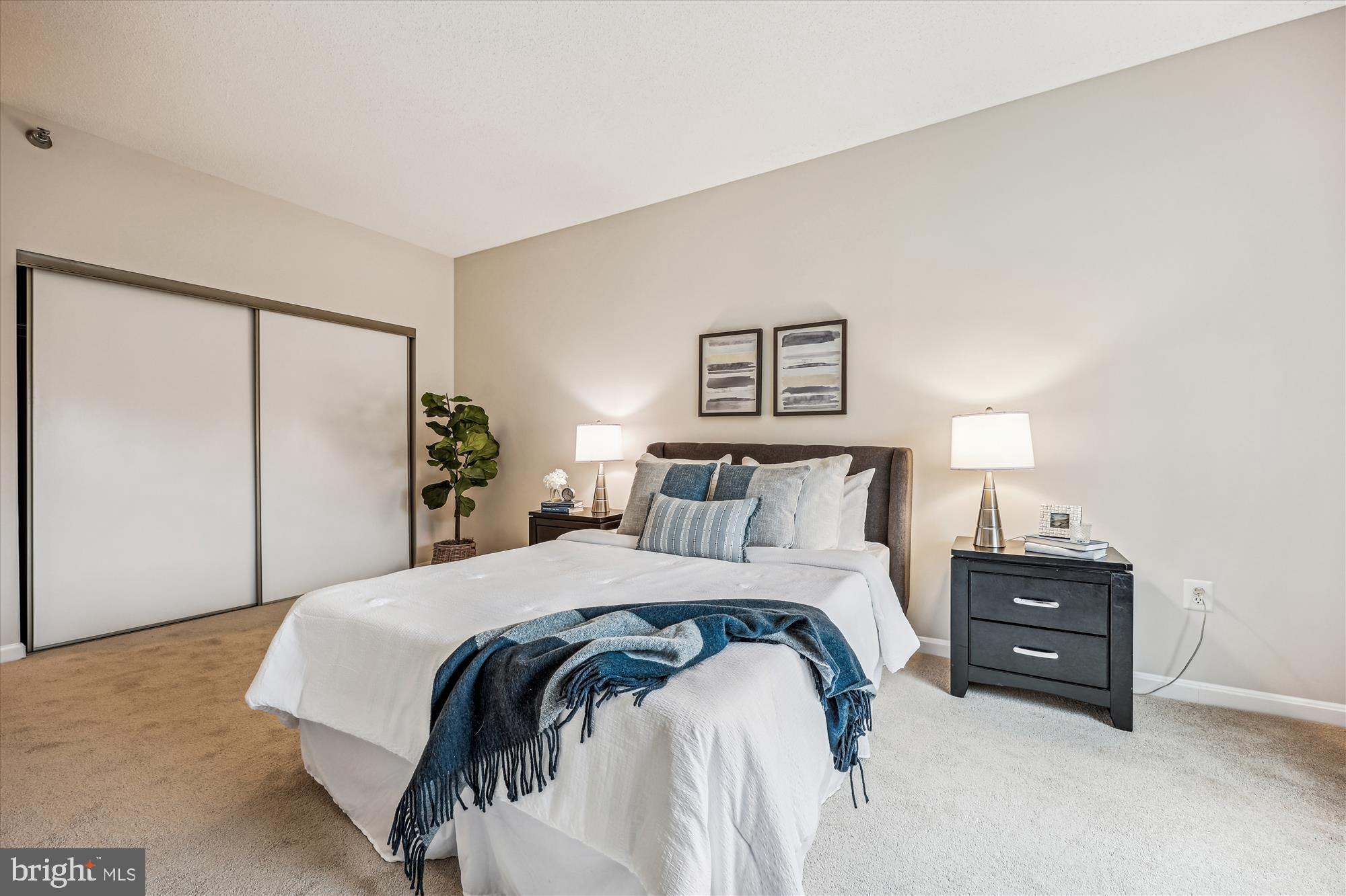 TURNBERRY COURTS AT LEIS - Residential