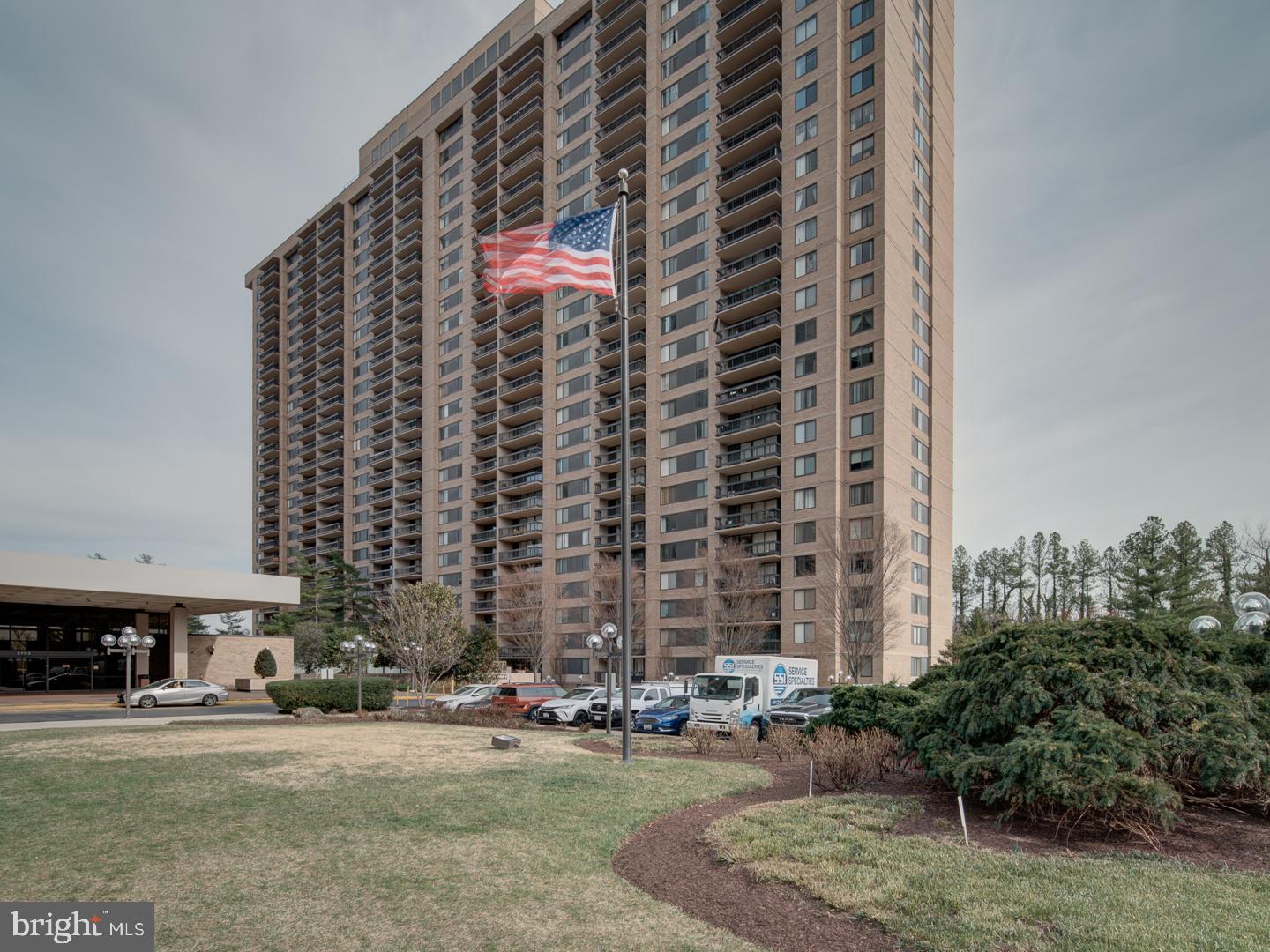 Great Opportunity to Rent in the Desirable Skyline Plaza Building!

This fully renovated 2-bedroom, 1.5-bath unit features top-notch upgrades, including porcelain floors, stainless steel appliances, and modern, designer-updated bathrooms. The freshly painted warm-toned interior adds elegance, complemented by brand-new windows and individually controlled convectors in each room for optimal comfort. Plush new carpets enhance the cozy ambiance, while the oversized balcony offers breathtaking views.

All utilities are included! Conveniently located just minutes from DC, Old Town Alexandria, top restaurants, and more. Don’t miss this chance to elevate your lifestyle!