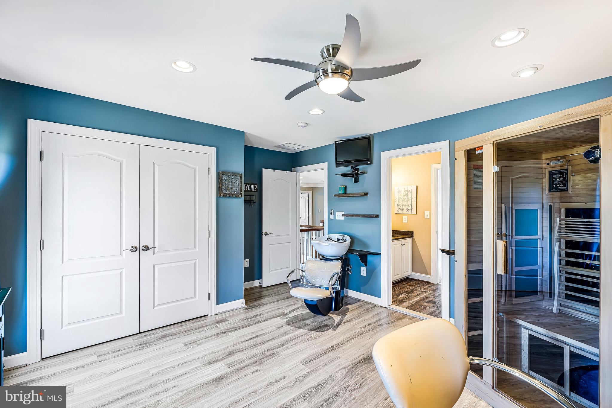 LONG ACRES - Residential