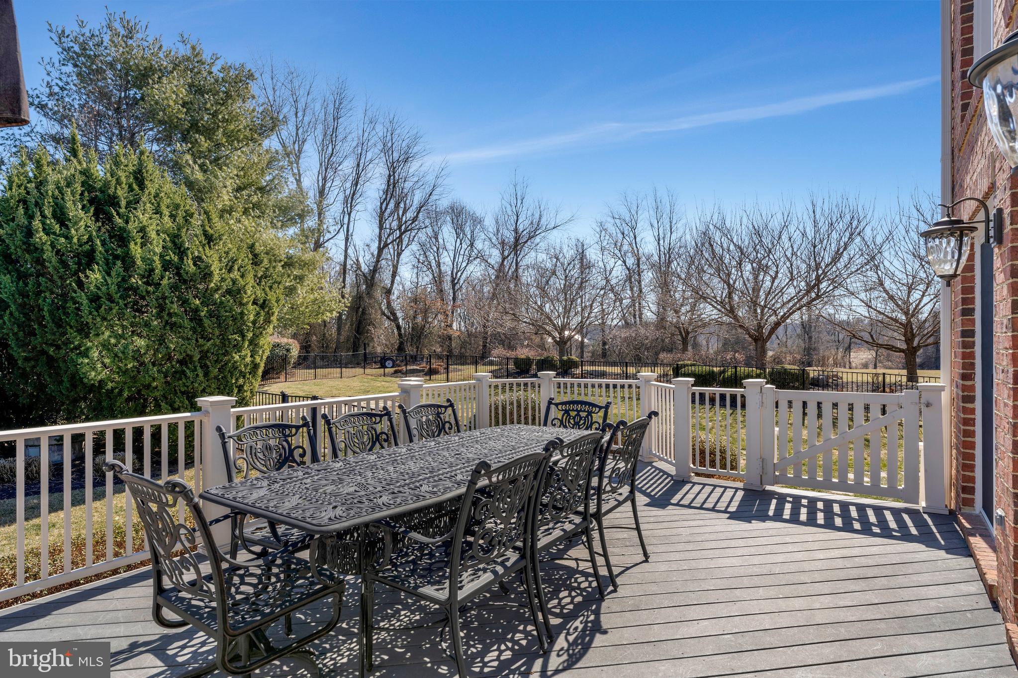 LONG ACRES - Residential
