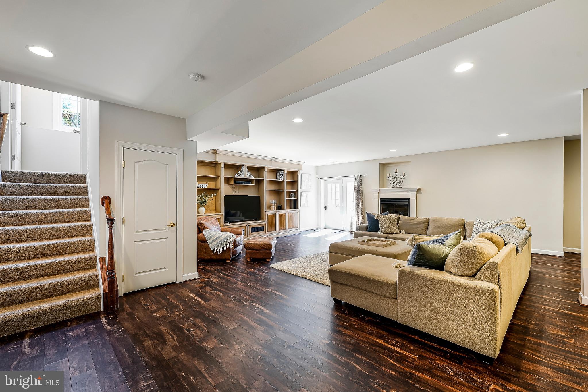 LONG ACRES - Residential