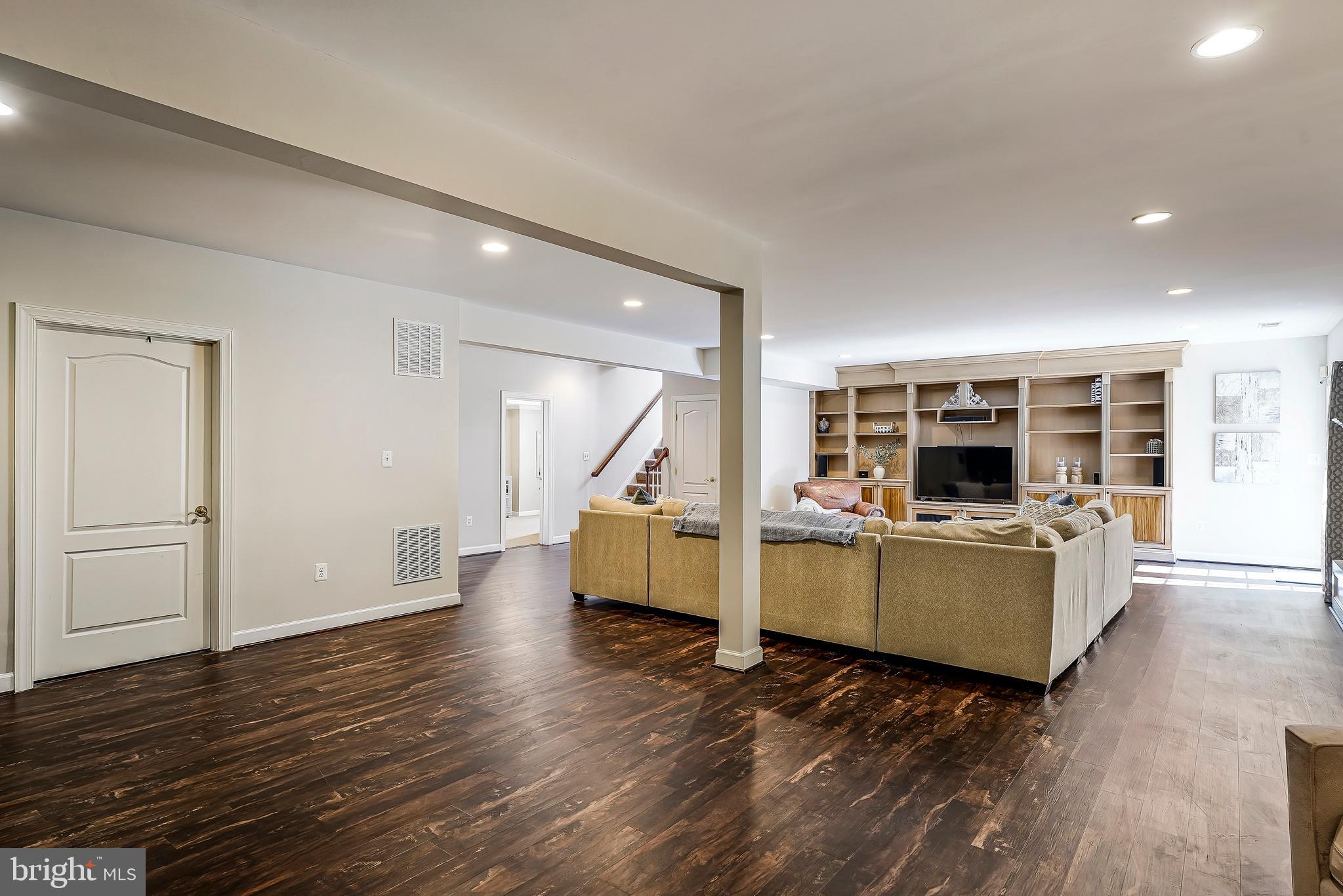 LONG ACRES - Residential
