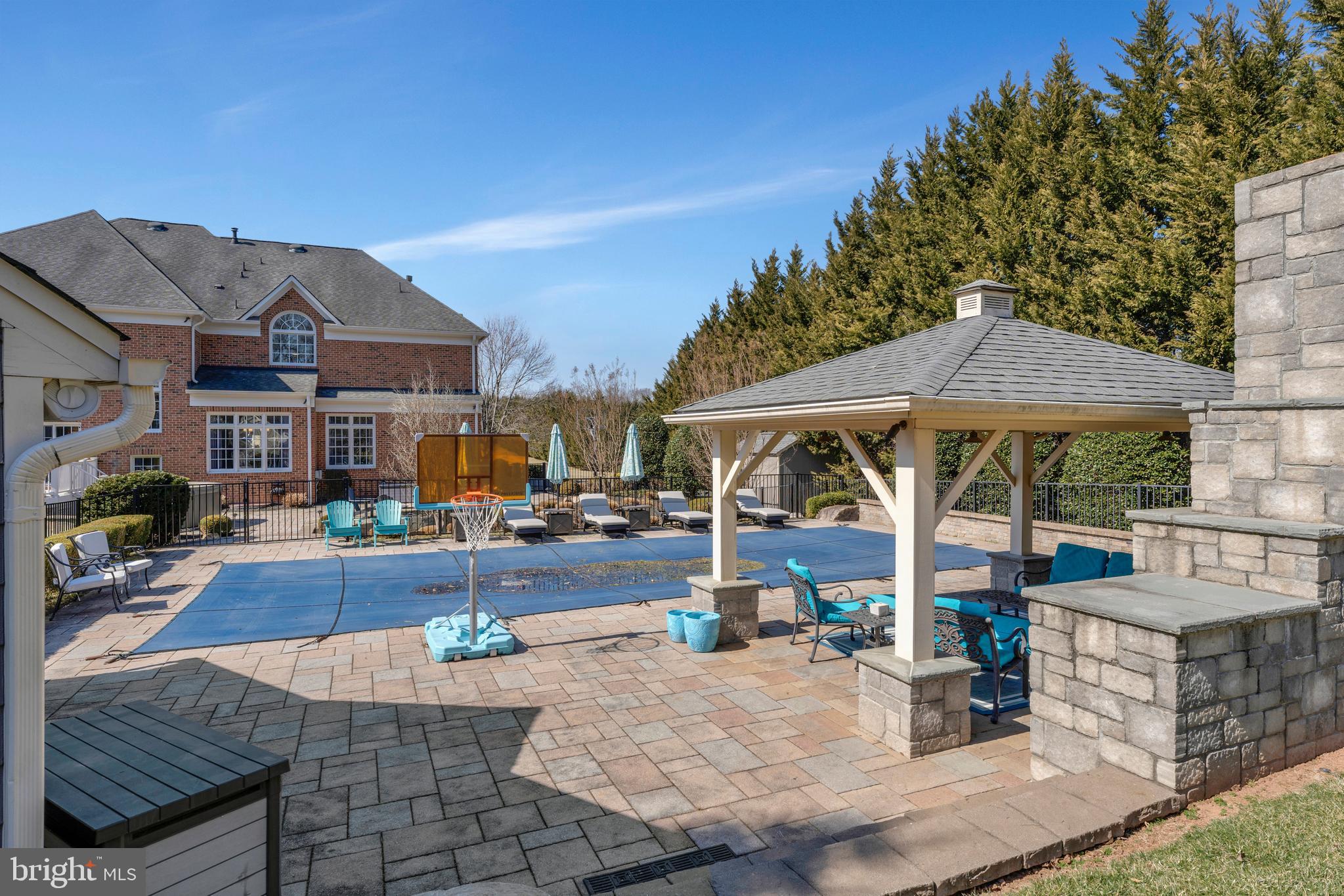 LONG ACRES - Residential