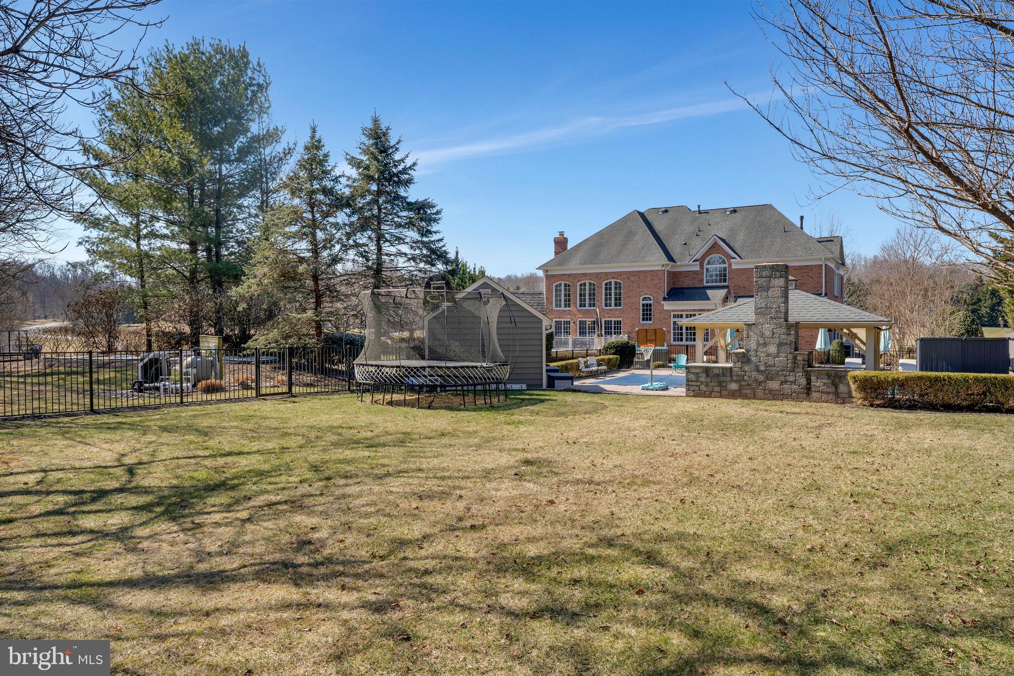 LONG ACRES - Residential