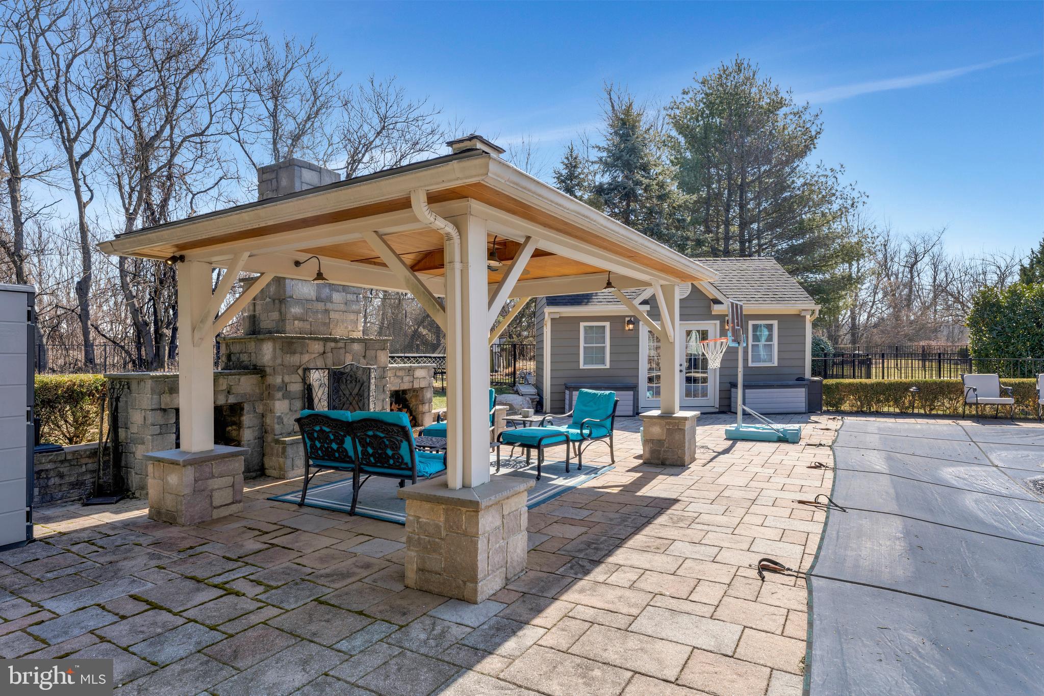 LONG ACRES - Residential