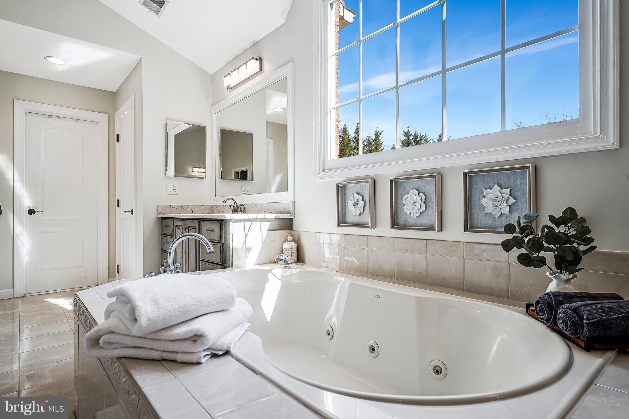LONG ACRES - Residential