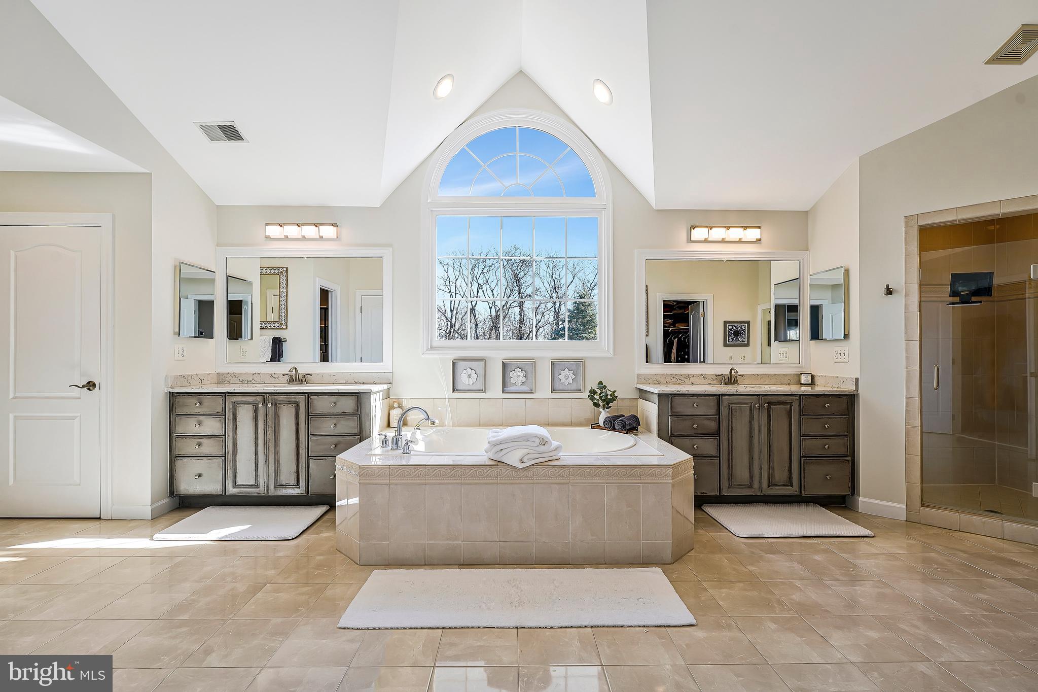 LONG ACRES - Residential