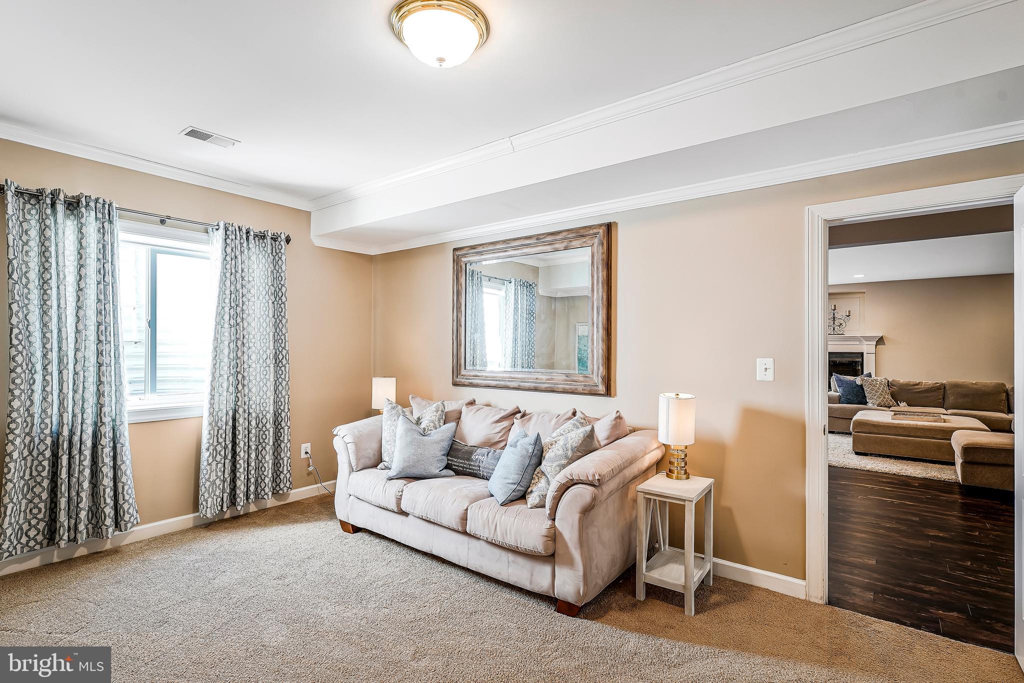 LONG ACRES - Residential